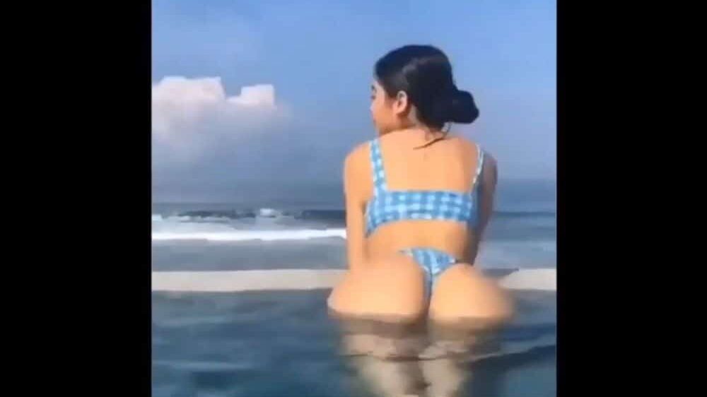 Janhvi Kapoors Big Butt In Blue Bikini